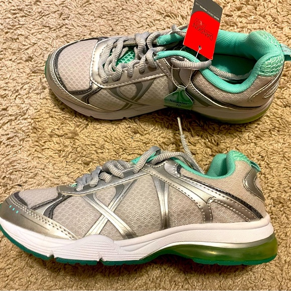 Danskin Now Women's Athletic Shoes Gray/Green Size 6.5 NEW - Picture 1 of 4